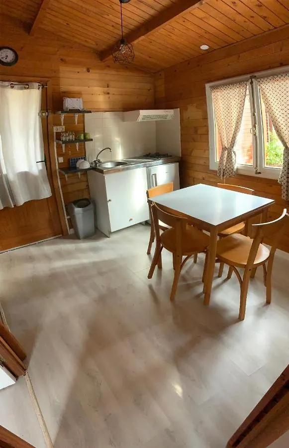 Camping Les Lacs D'Armagnac Bretagne-d'Armagnac Campsite